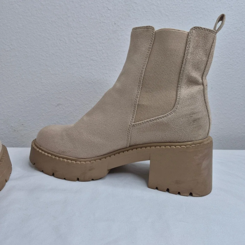 Madden Girl Dianna Sand Beige Lug Sole Platform Chelsea Ankle Boots Chunky 8M
